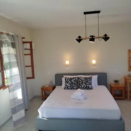 Dafnes Skopelos Town