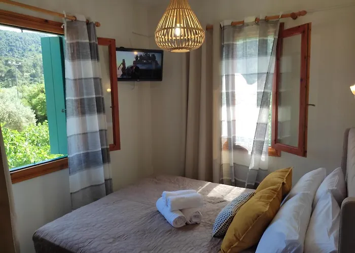 Dafnes Skopelos Town