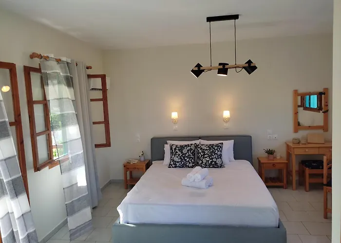 Dafnes Skopelos Town